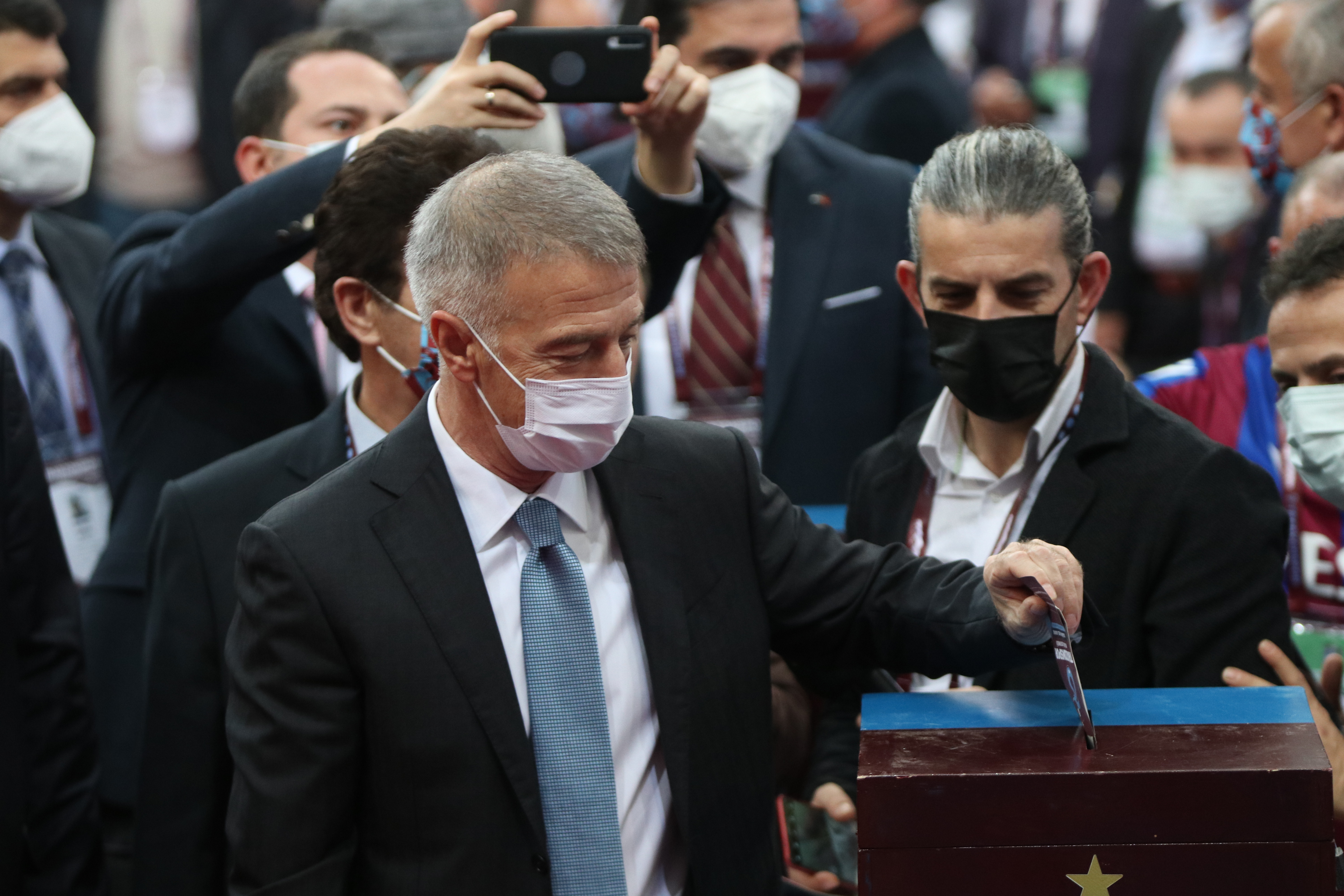 Son dakika! Trabzonspor'da Ahmet Ağaoğlu yeniden başkan seçildi!