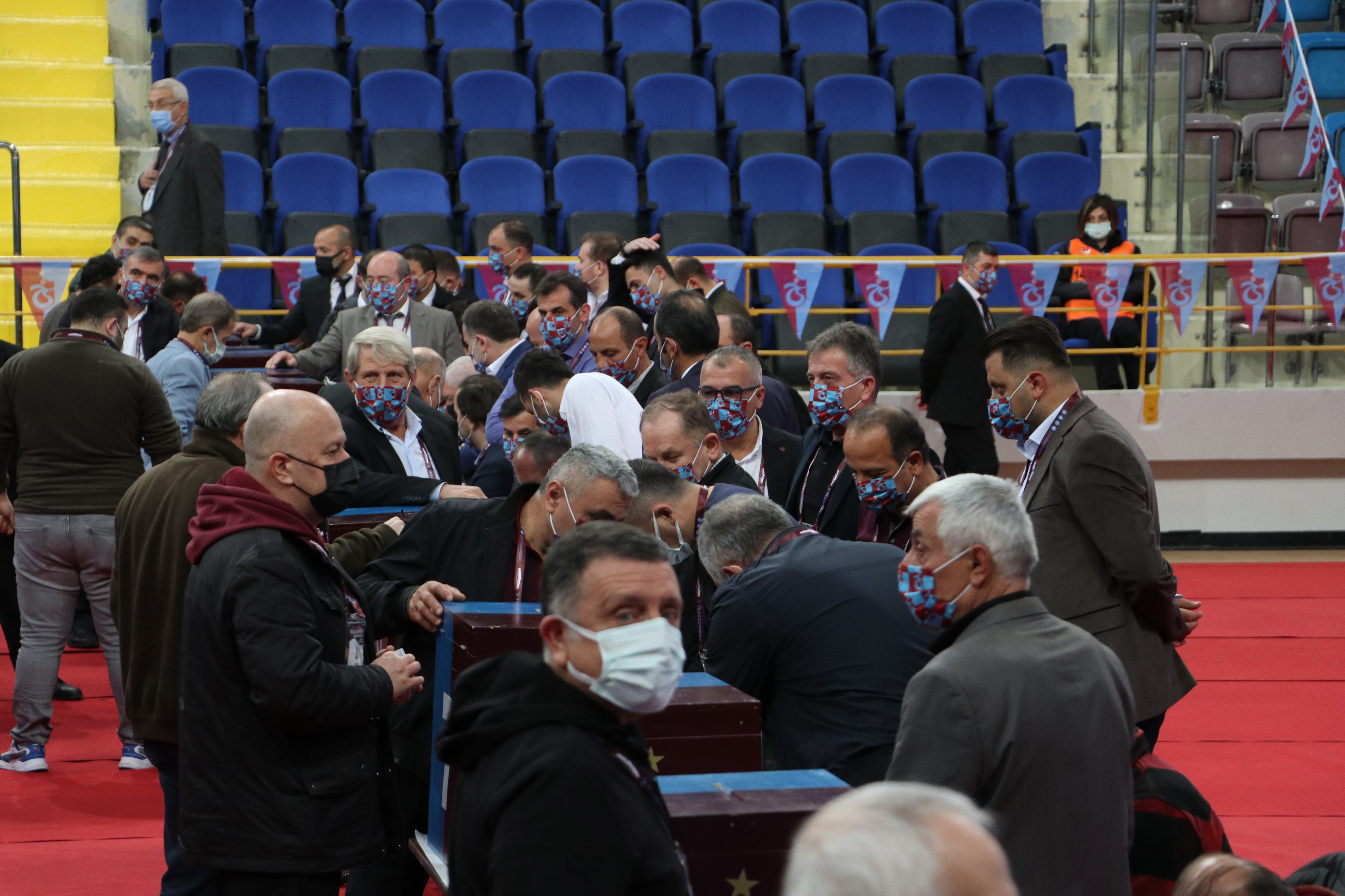 Son dakika! Trabzonspor'da Ahmet Ağaoğlu yeniden başkan seçildi!