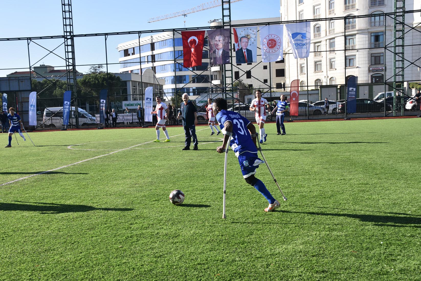 3 Aralık Engelliler Günü’ne özel futbol turnuvası düzenlendi! Pendik Ampute Futbol Takımı nefesleri kesti!