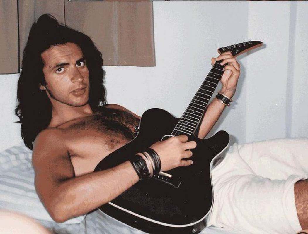 Rock müziğinin yıldızı Teoman'ın hayalleri gerçek oldu! Takipçilerini 24 yıl önceye götürdü! Gören tanıyamadı