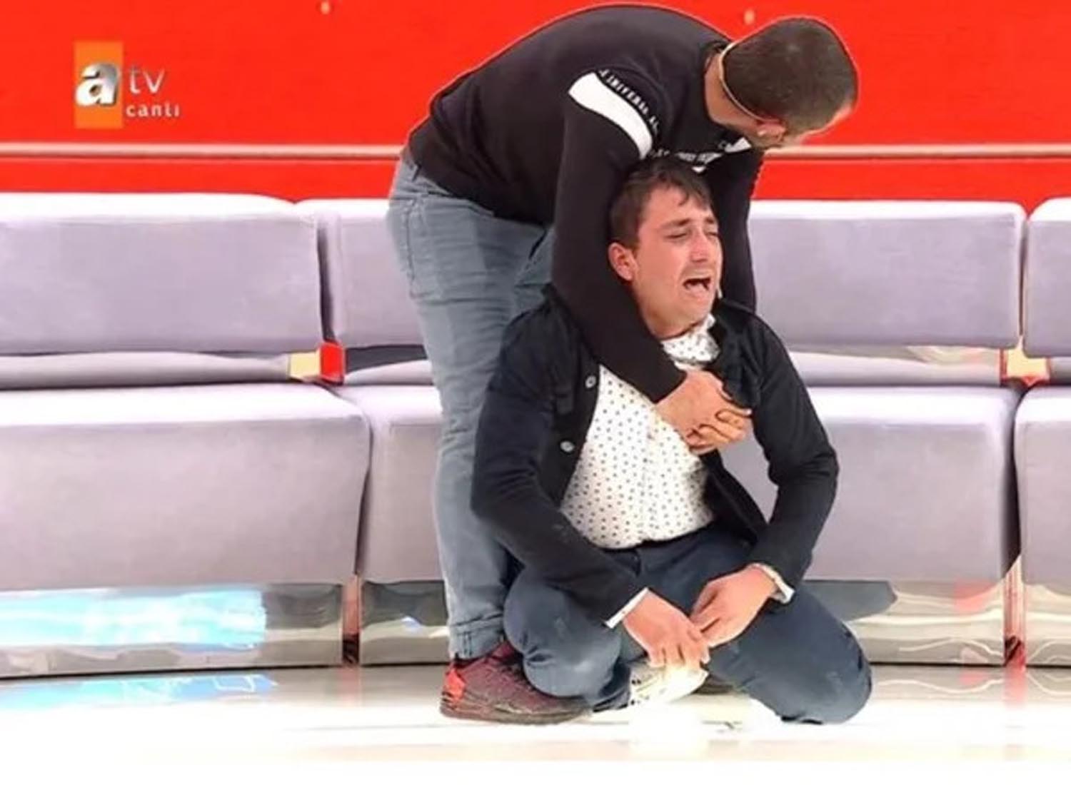 Sinir krizine girdi, kendini yerden yere attı! Müge Anlı'da yaşanan Zehra Kıyak ile ilgili gelişme herkesi şoke etti!