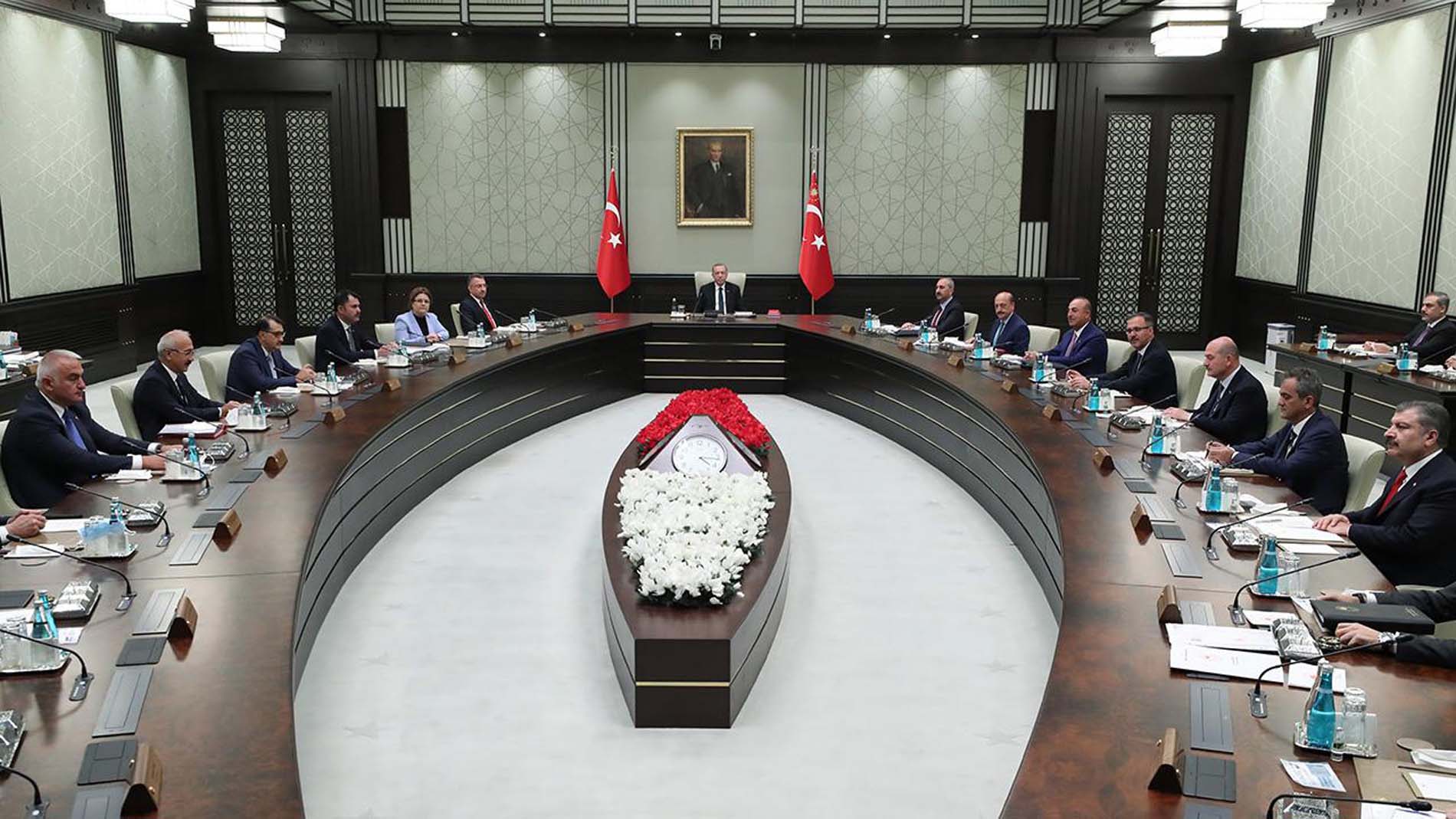 Cumhurbaşkanı Erdoğan kabineyi toplayacak: Asgari ücret, koronavirüs salgını ve stokçulukla mücadele masada!