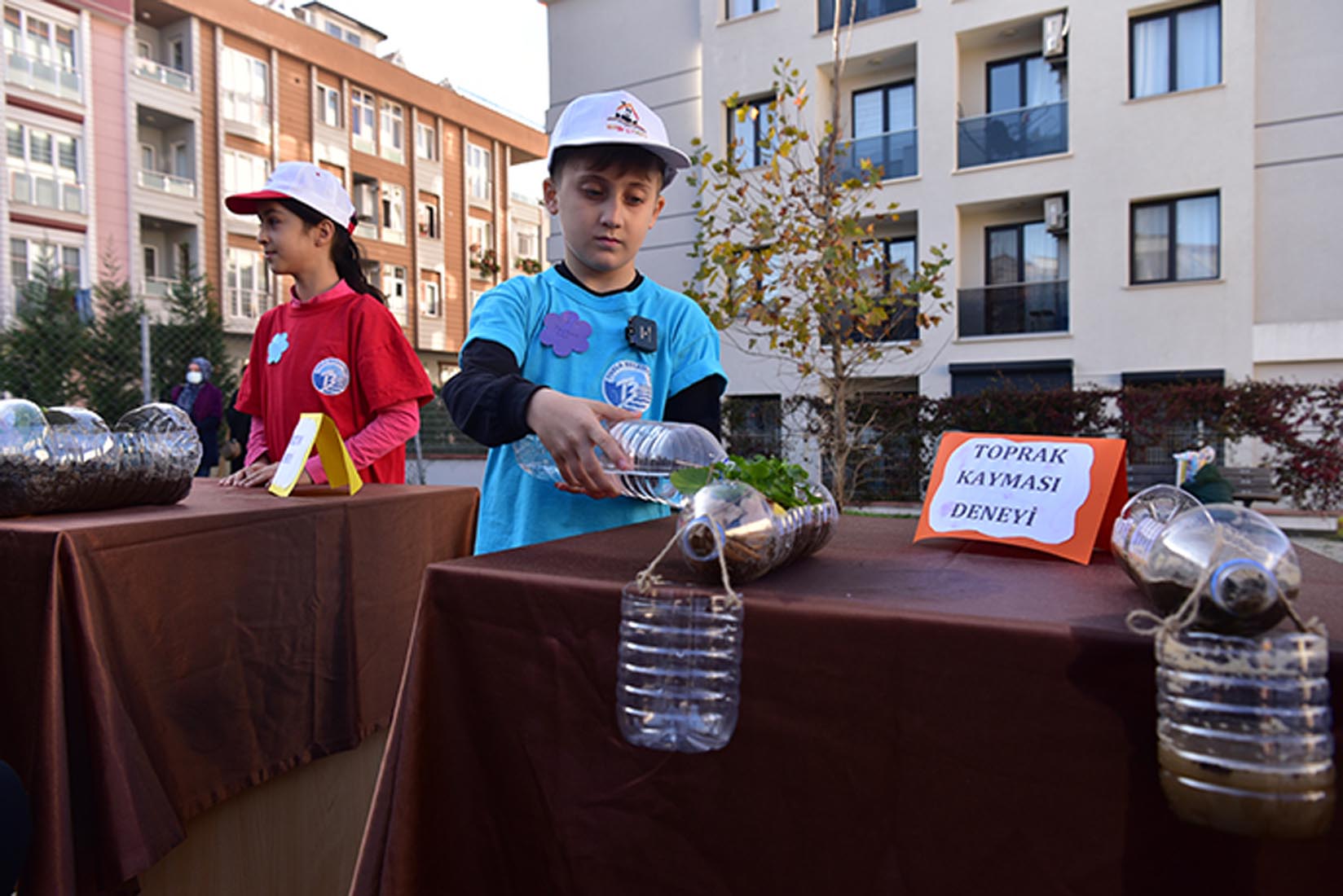 Tuzlalı çocuklardan ‘Bir Fidanım Olsun’ etkinliği! Deneylerle toprağın önemi ve korunması konusunda farkındalık oluşturuldu