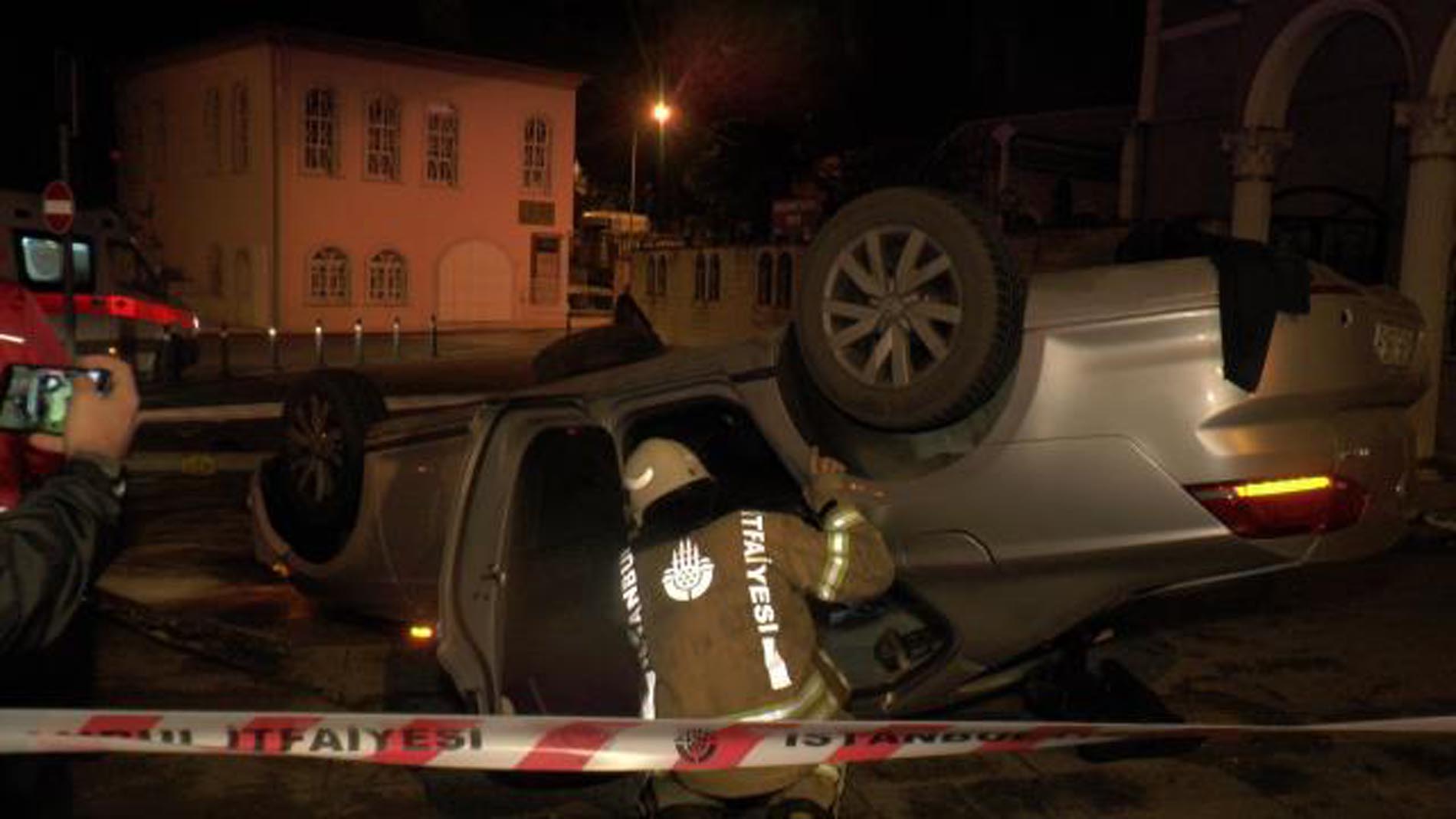 Üsküdar'da lüks araç taklalar atarak savruldu! Araçtan çıkarılan adam sedye üstünde canlı yayın açıp kazayı aktardı!