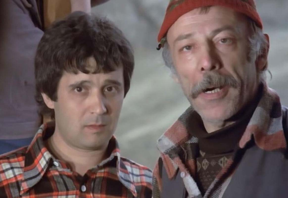 Kel Mahmut' kel bile değil Münir Özkul ve Halit Akçatepe'nin heykelleri hayal kırıklığı yaşattı! Bunu yapan heykeltıraş olamaz