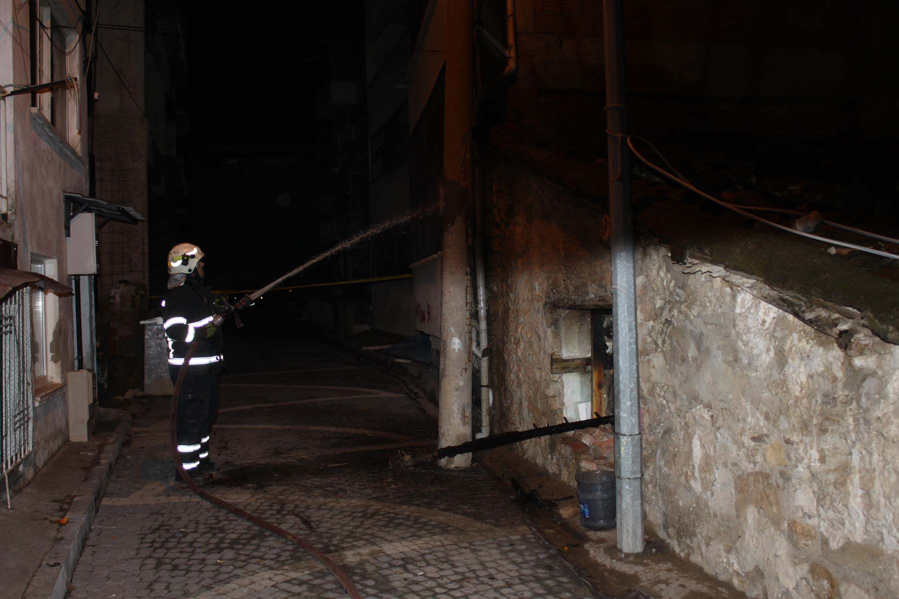 Aydın Kuşadası'nda feci olay! İki evsiz sığındıkları evde çıkan yangın sonucu hayatını kaybetti 