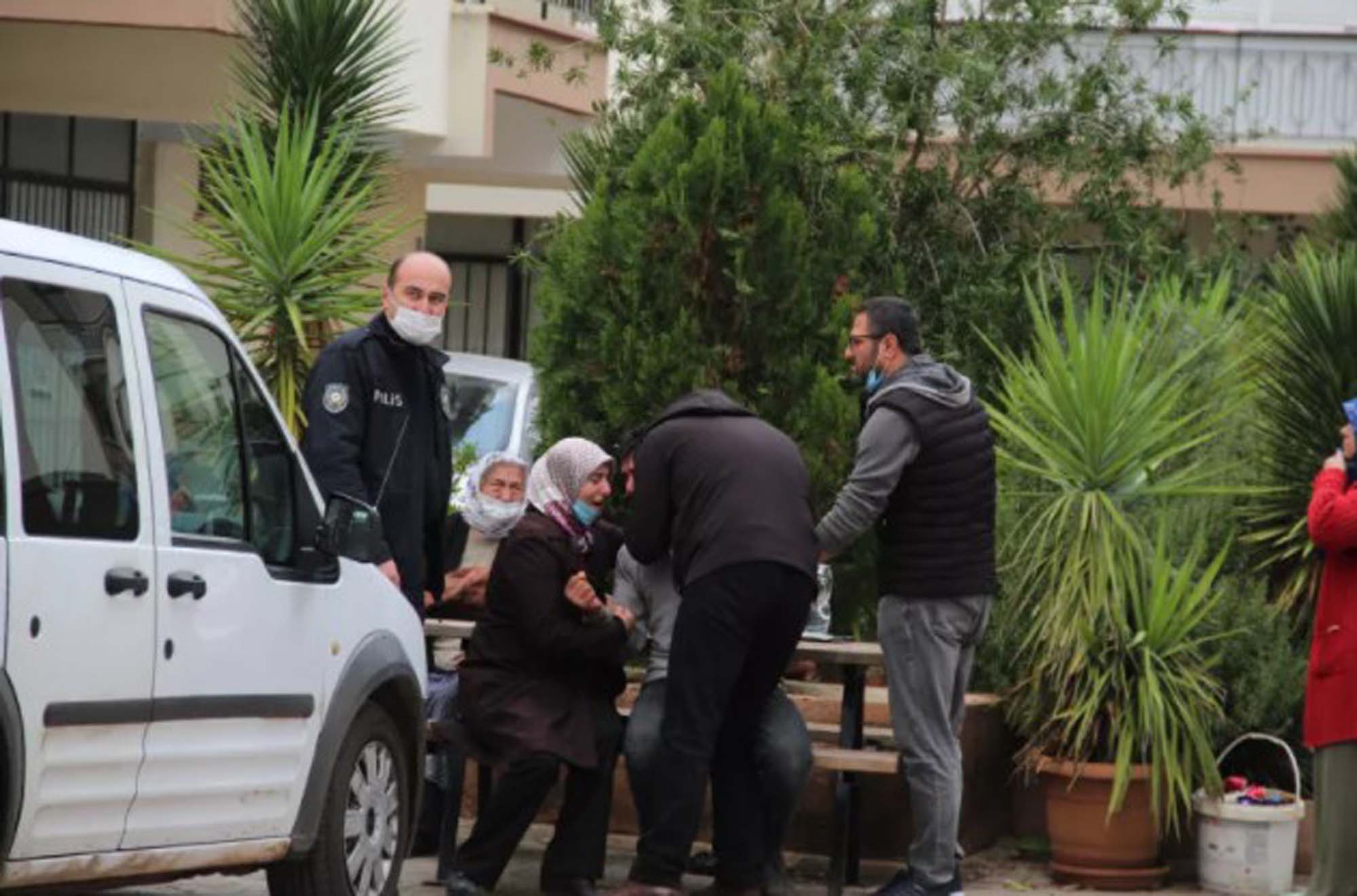 Tüyler ürperten koca cinayeti! Eşini öldürüp sabaha kadar başında bekledi, havanın aydınlanmasıyla birlikte teslim oldu!