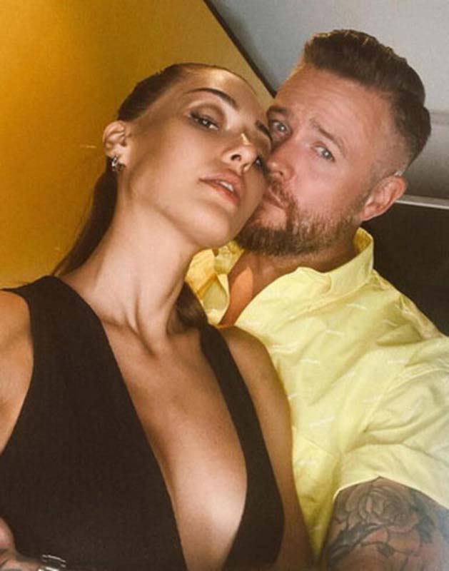 İzlandalı sevgilisinden evlilik teklifi alan Dilan Çiçek Deniz görkemli yüzüğünü gözümüze soktu! Fiyatı merak konusu oldu!