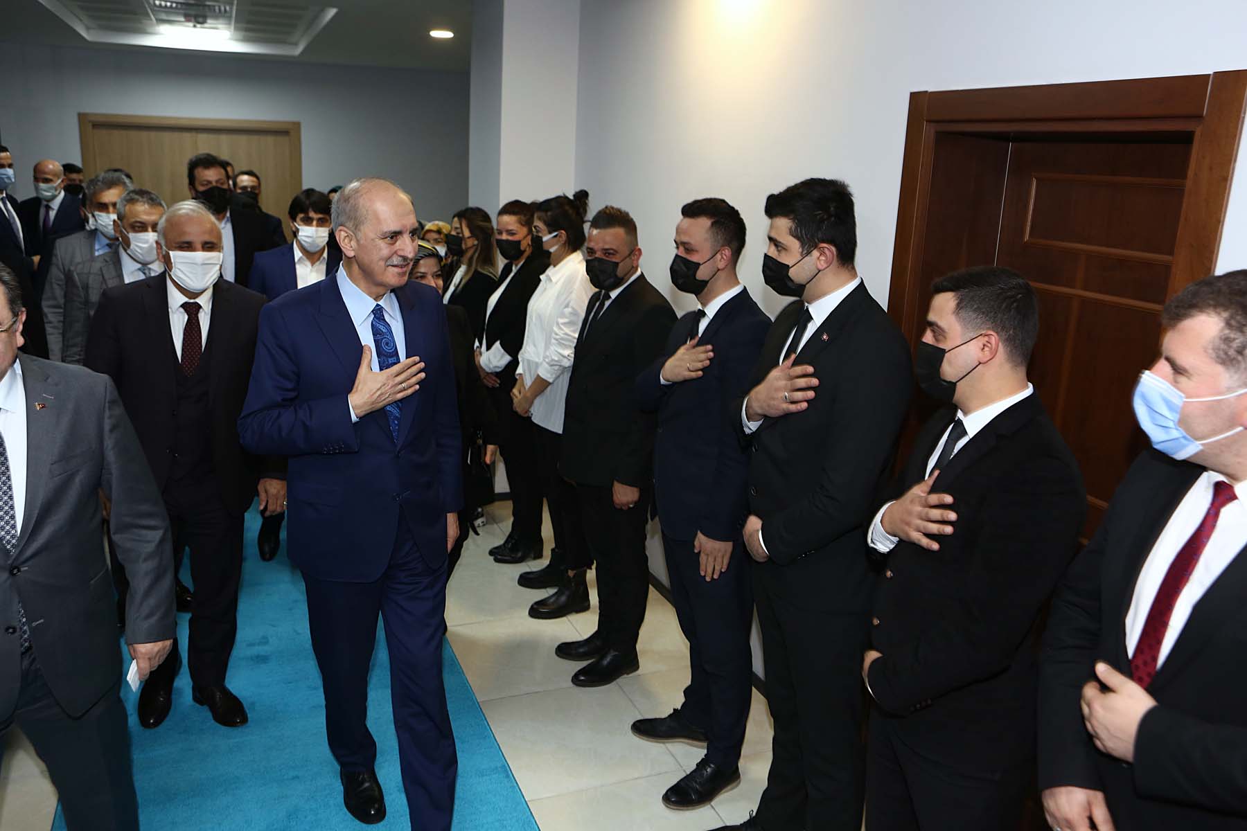 AK Partinin ağır topu Numan Kurtulmuş'tan memur maaşları ve asgari ücret için açıklama: Vatandaşlarımızın beklentileri sağlanarak yolumuza devam edeceğiz
