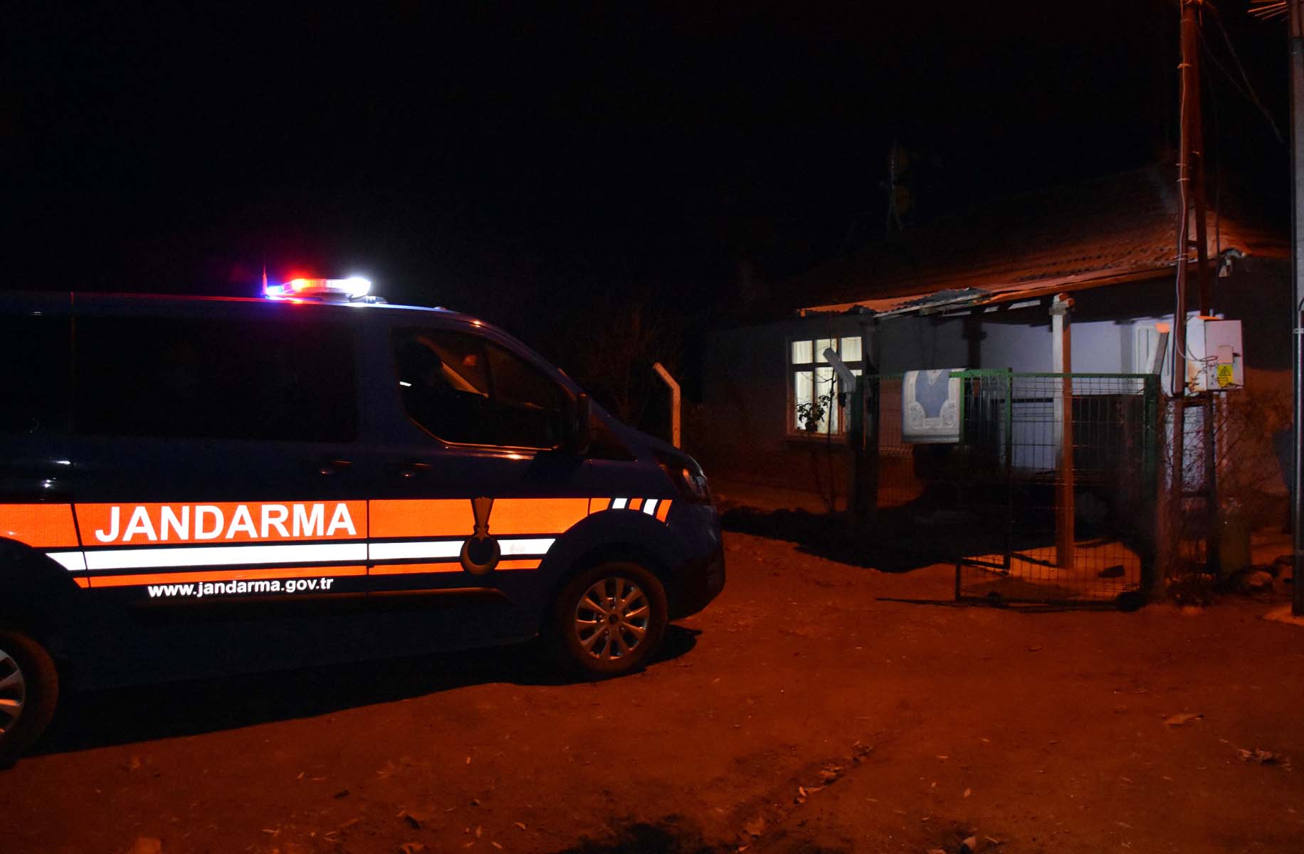 Kırıkkale'de ilginç olay! Silahını temizlerken kendisini ve eşini yaraladı 