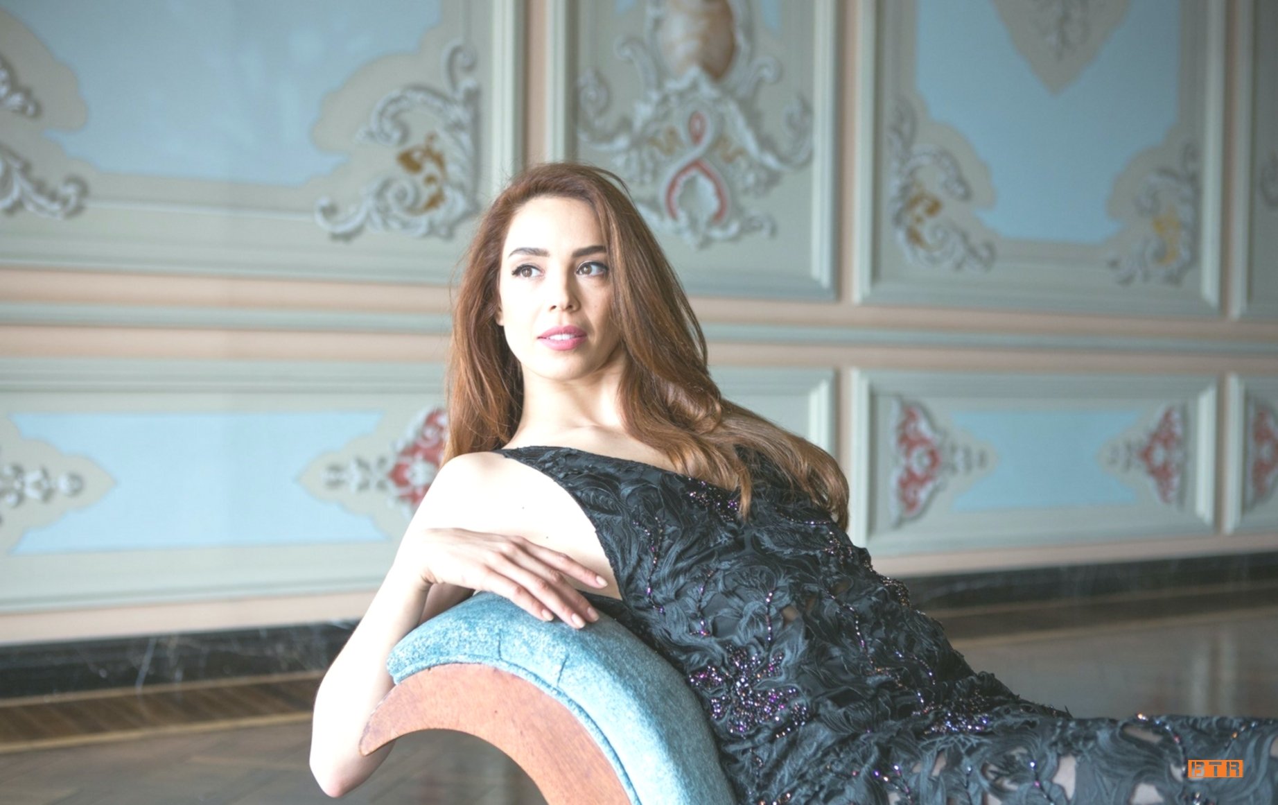  Dünya eski güzeli Azra Akın'dan bomba açıklamalar! Estetik yaptıranları işaret etti