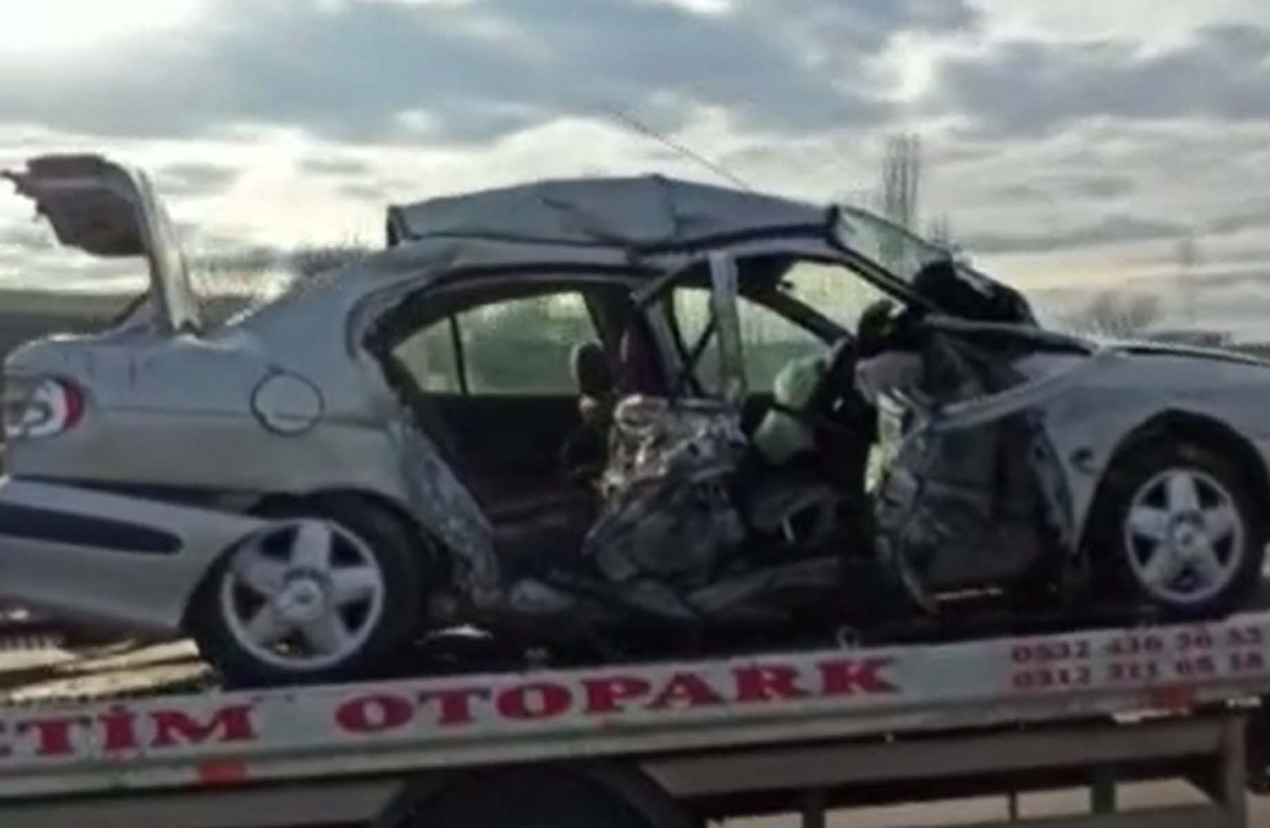 Son dakika | Ankara Kahramankazan'da feci kaza! İki otomobil kafa kafaya çarpıştı: 6 ölü, 3 yaralı
