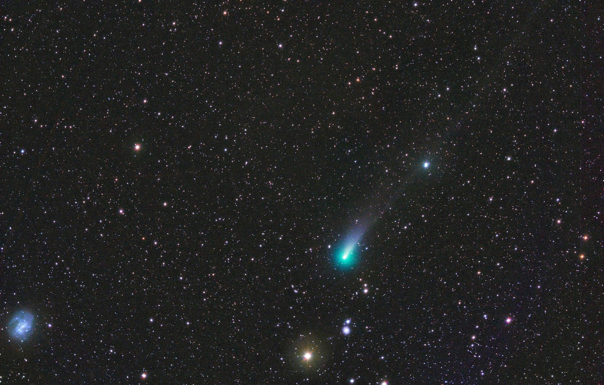 comet-a1-leonard-near-galaxy-ngc-4395.jpg