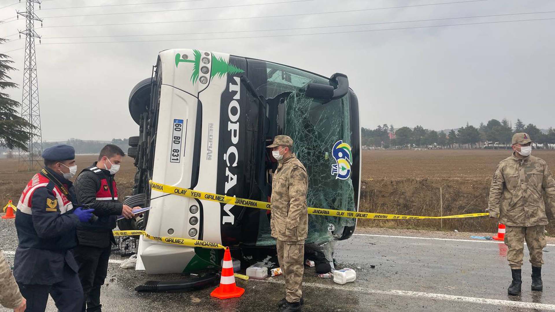 Son dakika: Amasya'da yolcu otobüsü devrildi: 2 ölü, 28 yaralı