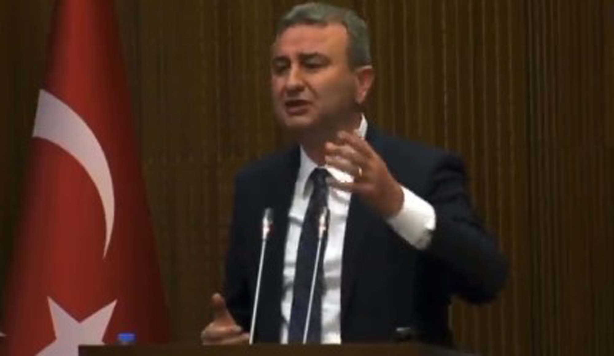 CHP'li Yaşar Neslihanoğlu'na, Hilal Ayık'tan tokat gibi cevap: Ablam başörtüsünü açmak istemediği için okuldan atıldığında, annem ise otobüse alınmadığında 13 yaşındaydım!