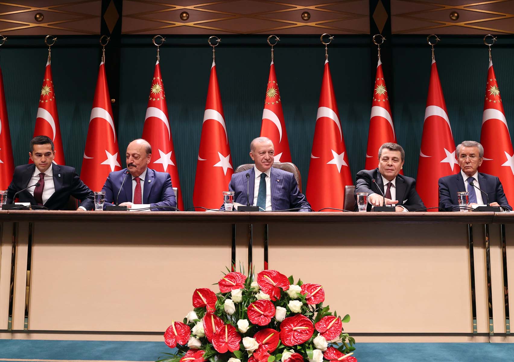 Son dakika | Cumhurbaşkanı Erdoğan, 2022 yılı asgari ücretini açıkladı! Yeni asgari ücret 4 bin 250 TL oldu