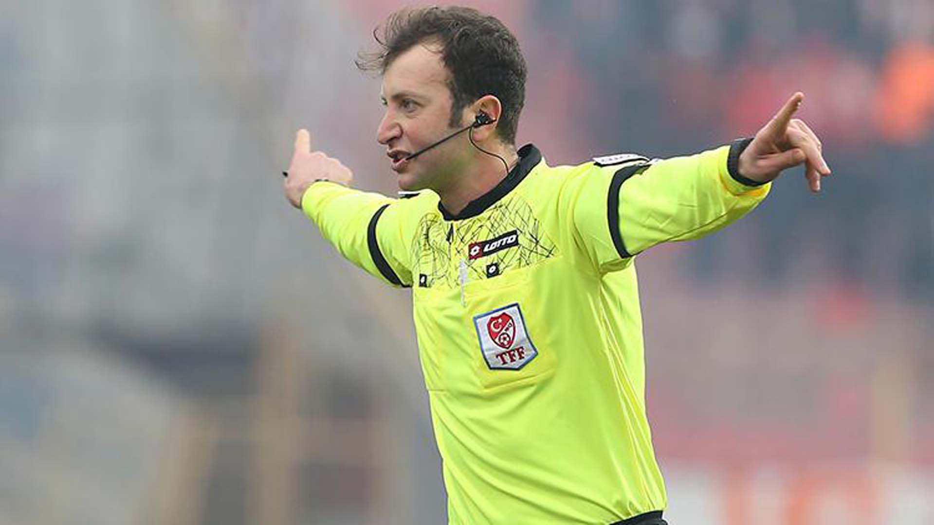 Erman Toroğlundan futbol gündemini sarsacak iddia! Hakemler soyunma odasında öyle bir şey yapıyor ki...