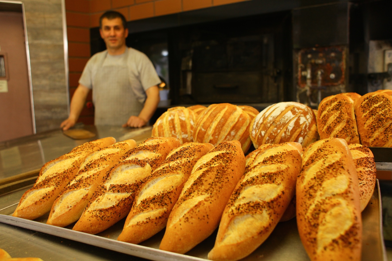  TMO Genel Müdürü, un zamlandığı için ekmek fiyatlarını arttırdıklarını söyleyen fırıncıların fırsatçılığını ortaya çıkardı!