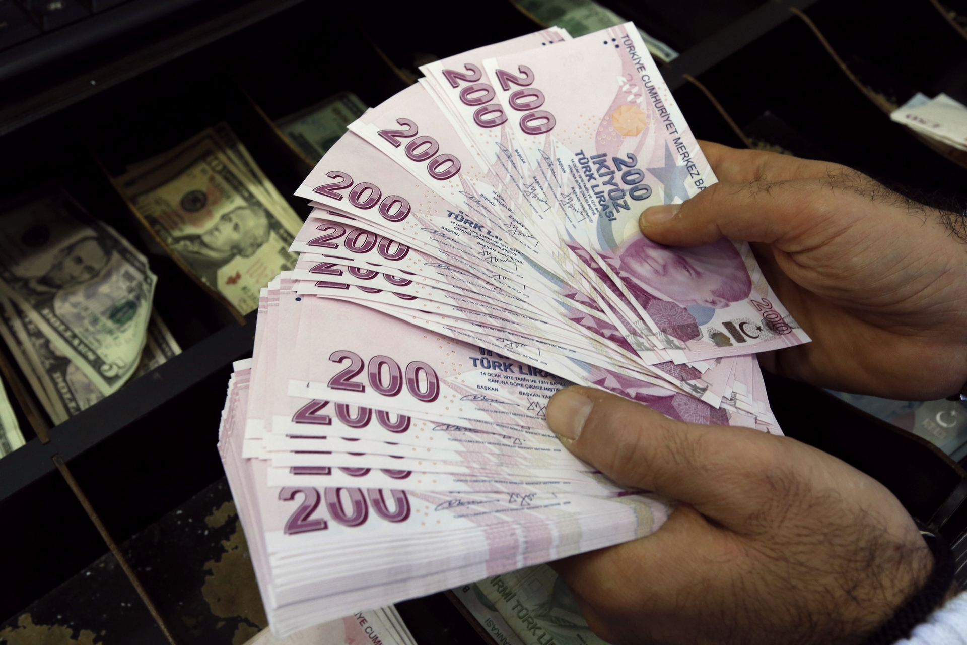 Asgari ücret kararı Resmi Gazete'de yayımlandı! Çalışanın günlük asgari ücreti 166.80 liraya yükseldi!