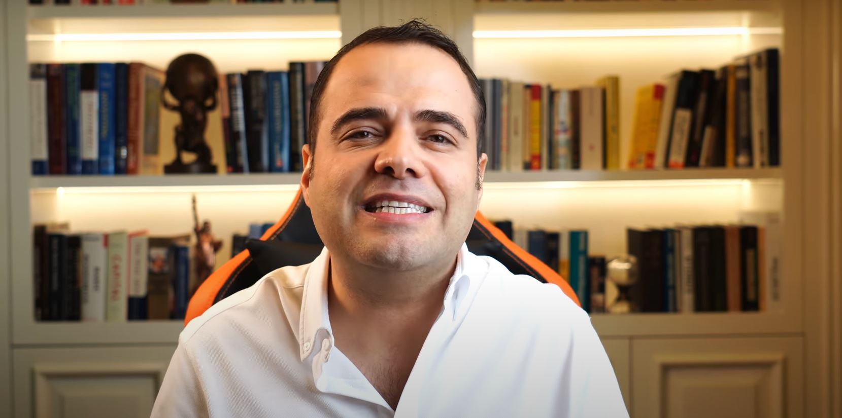 CNN Türk'e bağlanıp kendini savunmuştu! Özgür Demirtaş yayında adını geçiren CNN Türk'e ateş püskürerek çağrıda bulundu! Beni gündeminizden düşürün