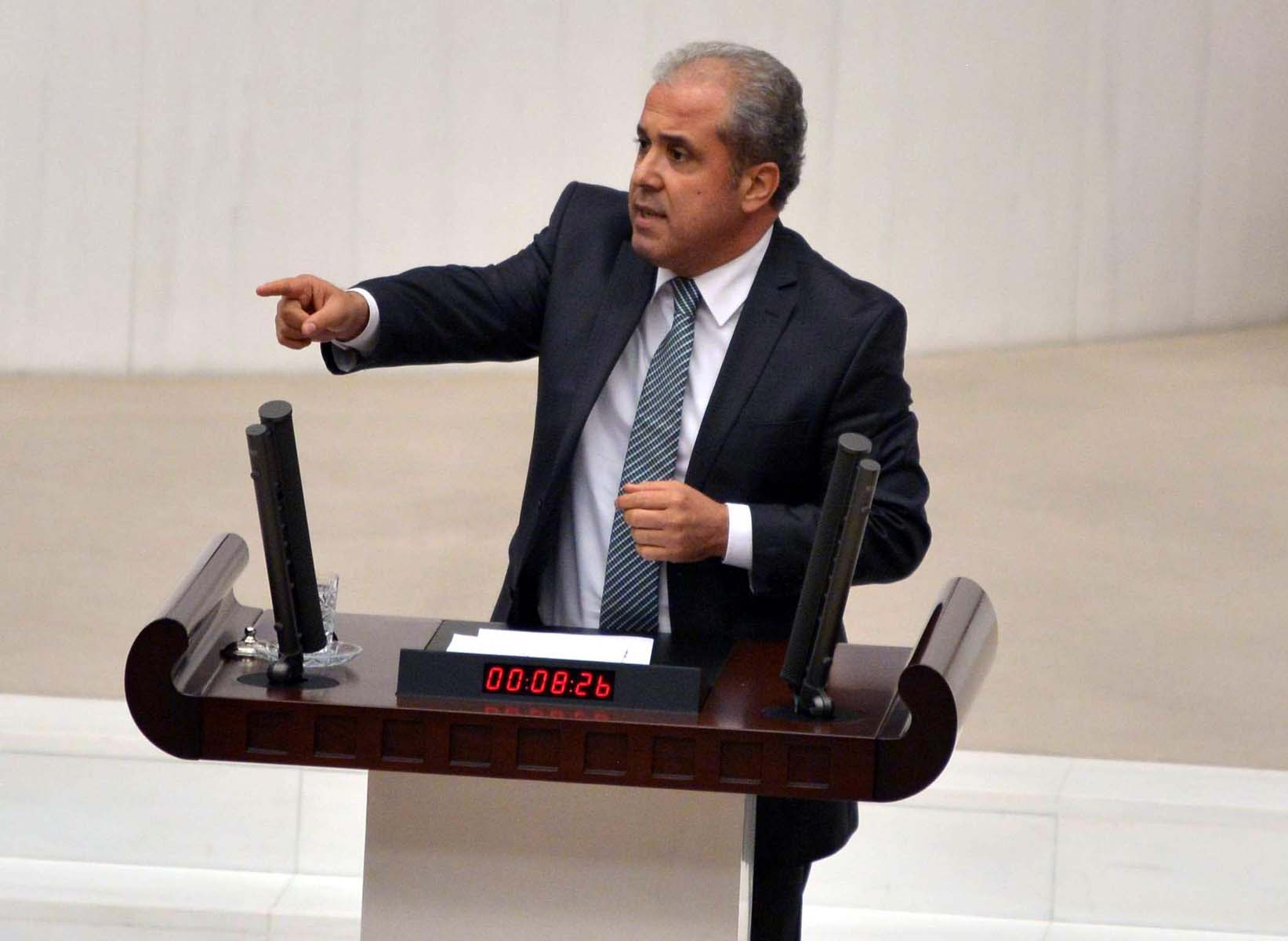 Yıllar sonra ortaya çıktı! Muharrem Sarıkaya, tazminatını isteyen Şamil Tayyar'a kağıda penis çizerek,Anca bunu alırsın demiş 