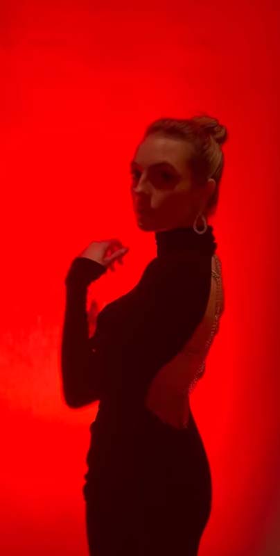 Tutuyorum çünkü elimde diyerek dillere düşen Melis Sezen paylaşımıyla nefes kesti! Kalbini eritebilirsem