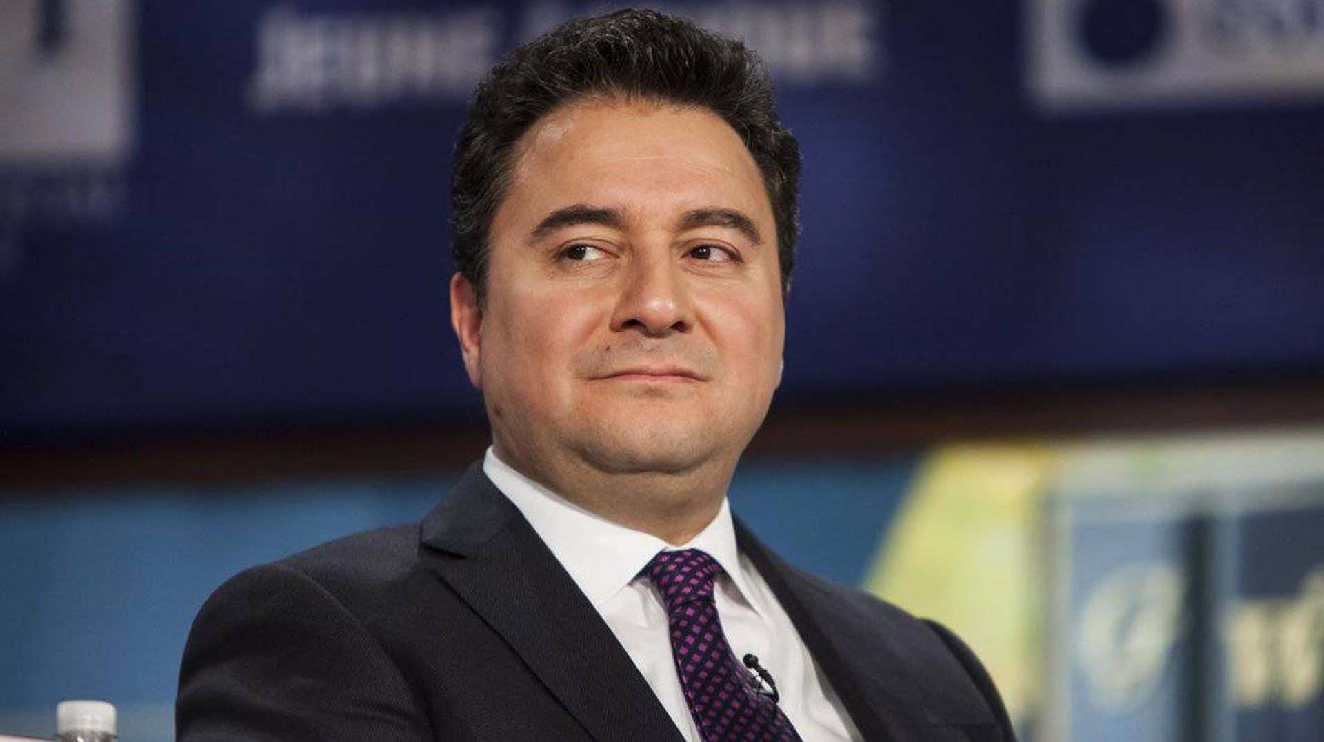Cumhurbaşkanlığı Hükümet Sistemini eleştiriyordu! Ali Babacan başkanlık sistemi için imza vermiş! Meğer maskeli siyasetçiymiş