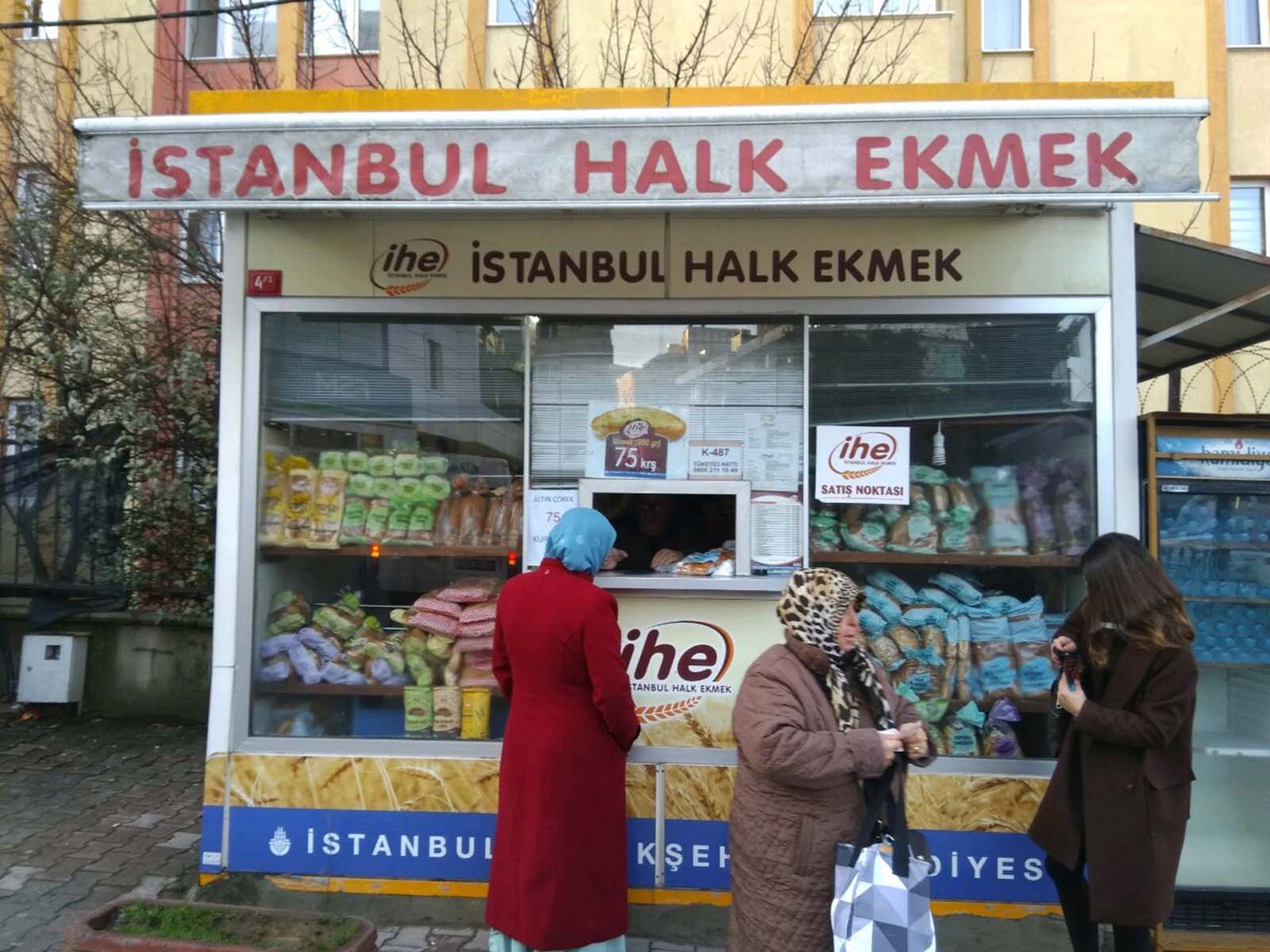 İBB'nin halk ekmek üzerinden yaptığı algı çöktü! Ekmek az üretiliyor, büfe sayısı azaltılmış, yeni büfeleri açamamışlar 