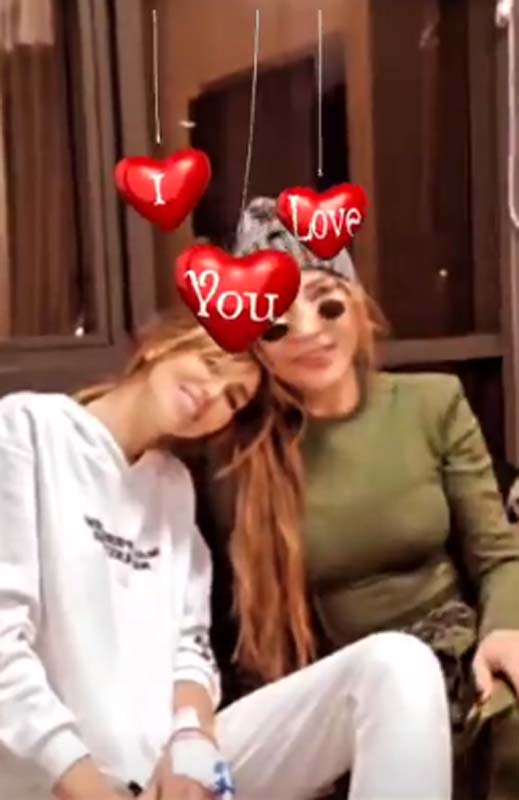 Hande Yener'den riskli ameliyat geçiren Seren Serengil'i ziyaret! Buluşmadaki detay dikkatlerden kaçmadı! Bari bunda yapmasaydın