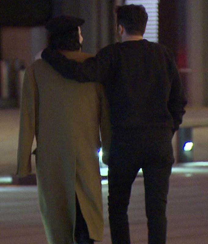 Aşk hayatında bir türlü yüzü gülmeyen Merve Boluğur yeni sevgilisi Erkan Şen ile yakalandı! Güzel bir akış var