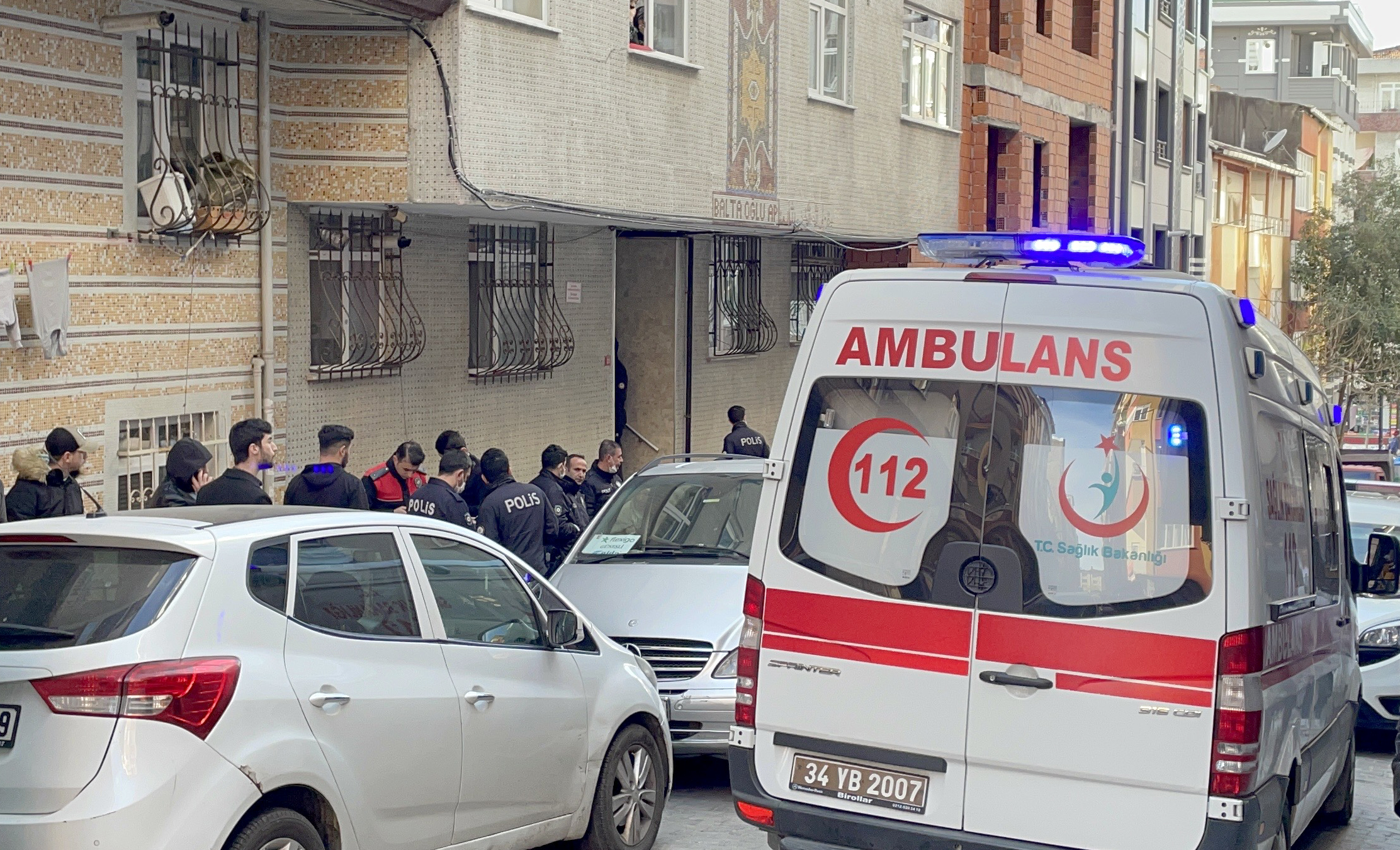 İstanbul Bahçelievler'de kan donduran olay! 6 yaşındaki oğlunu bıçaklayarak öldürdü, intihara kalkıştı