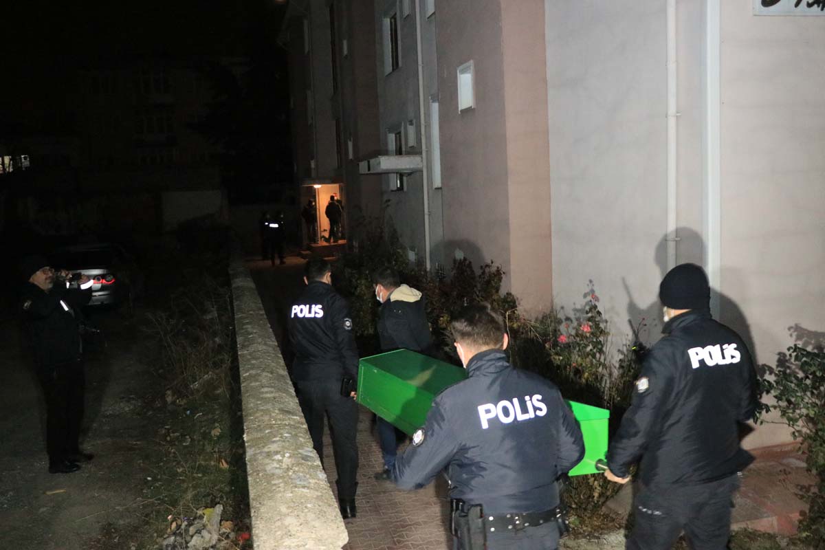 Erzincan'da bir kadın öğretmenin ölümü kardeşinin elinden oldu! İkna etmek isterken bıçaklandı!