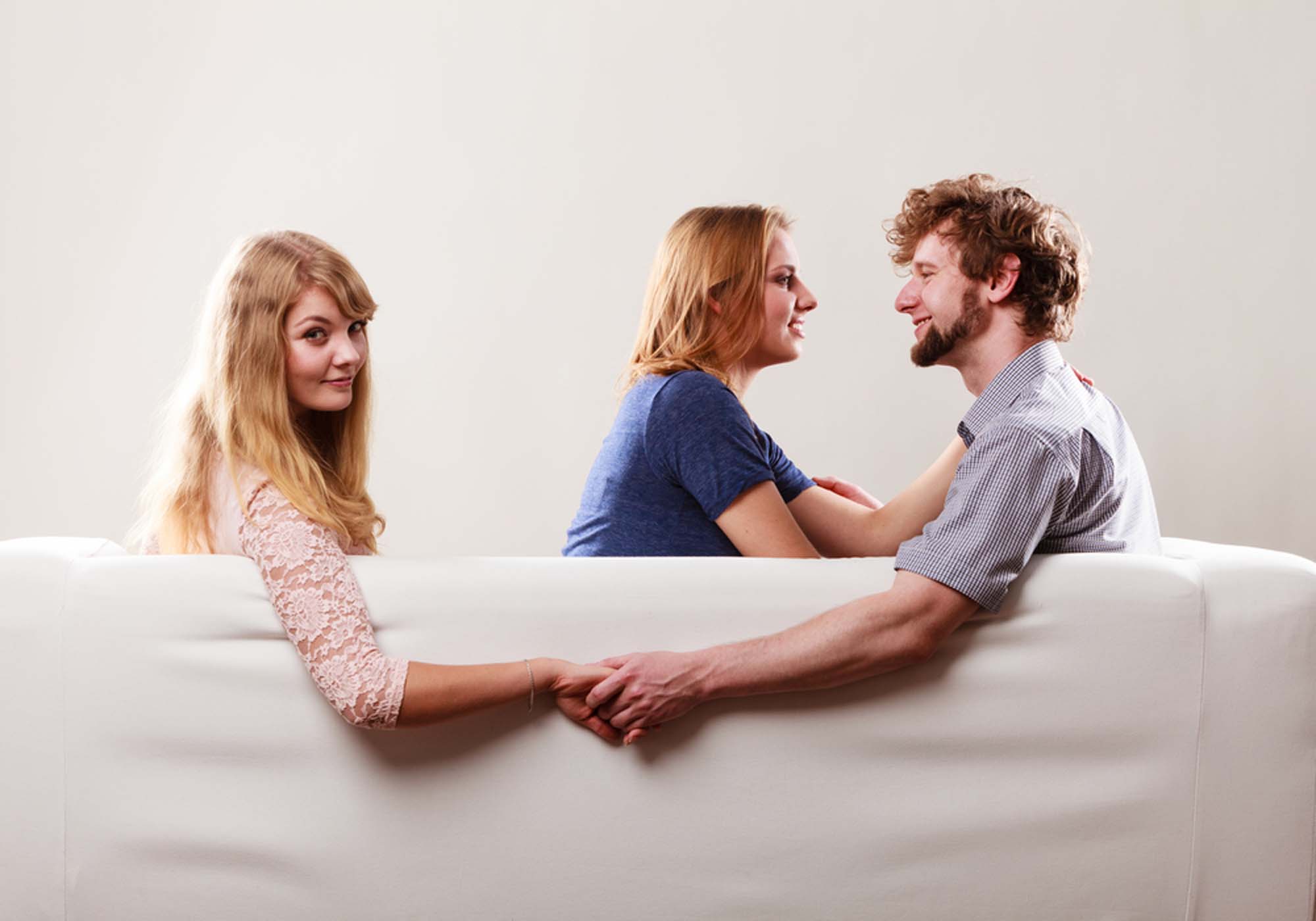 Erkek arkadaşının başka kadınlarla seks yapmasına, Dışlanmak beni daha da tahrik ediyor diyerek, herkesin ağzını açık bıraktı!