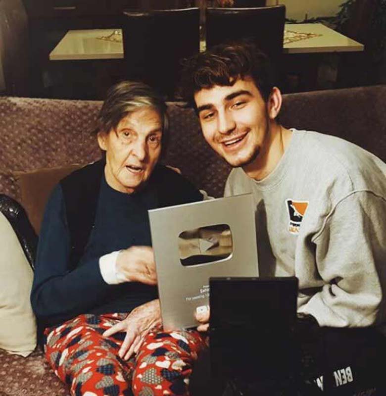 Berkcan Güven'in acı kaybı! Takipçileri inanamadı! Birlikte eğlenceli videolar çektiği anneannesi Şahide Türe yaşamını yitirdi!