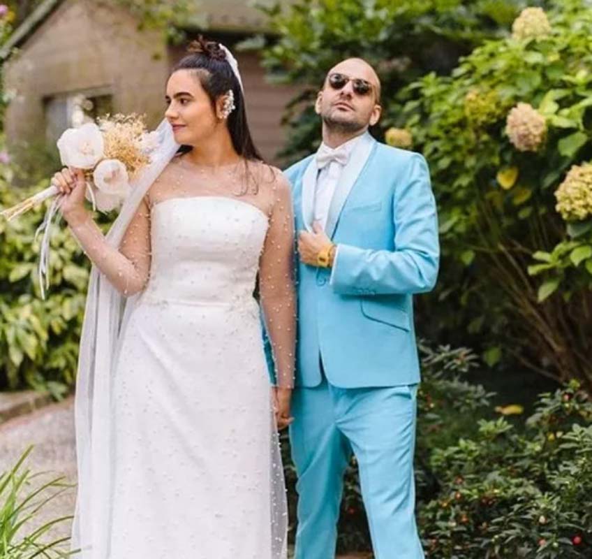 Bartu Küçükçağlayan ezberleri bozarak etek giydi! Sosyal medyada tepki gördü! İyice şaşırdınız