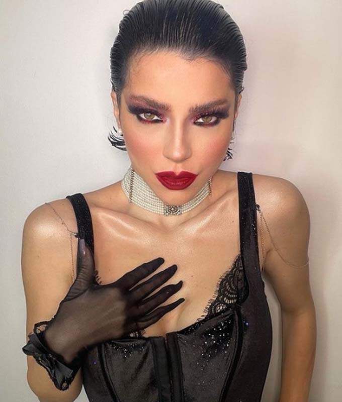 Makyajı, kıyafeti kadar sözleri de iddialı! Merve Boluğur kimseden onay beklemediğini açıkladı! Lady Gaga, Rihanna...