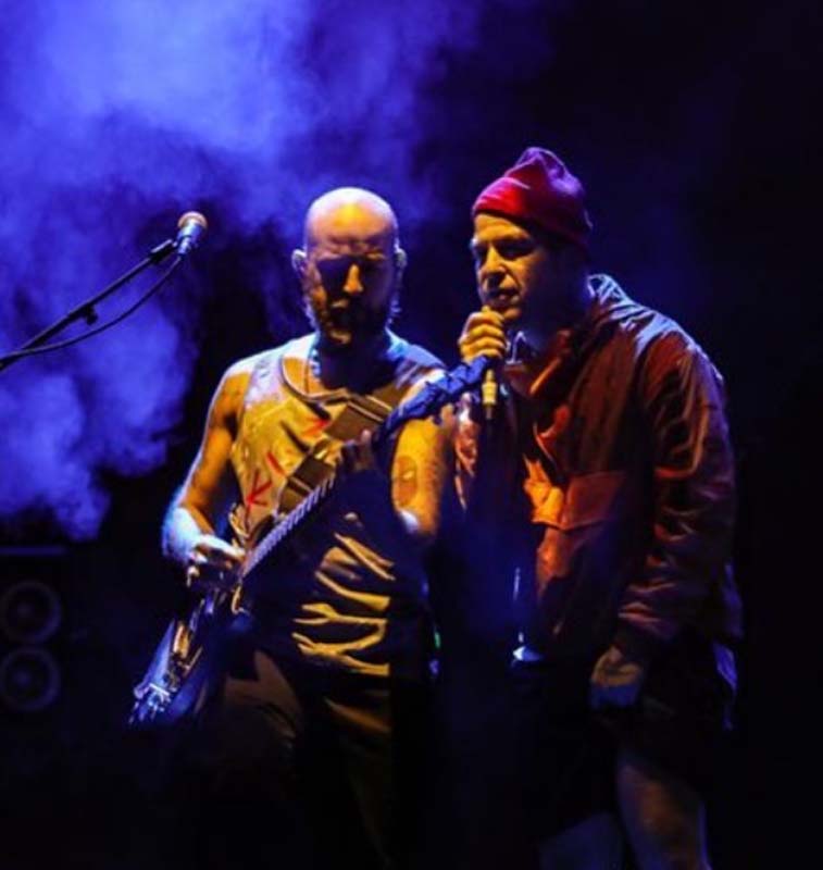 Kırmızı Oda'nın Dara'sı, Athena'nın solisti Gökhan Özoğuz'dan konser sonrası kötü haber geldi! Kendisiyle birlikte tüm ailesi...