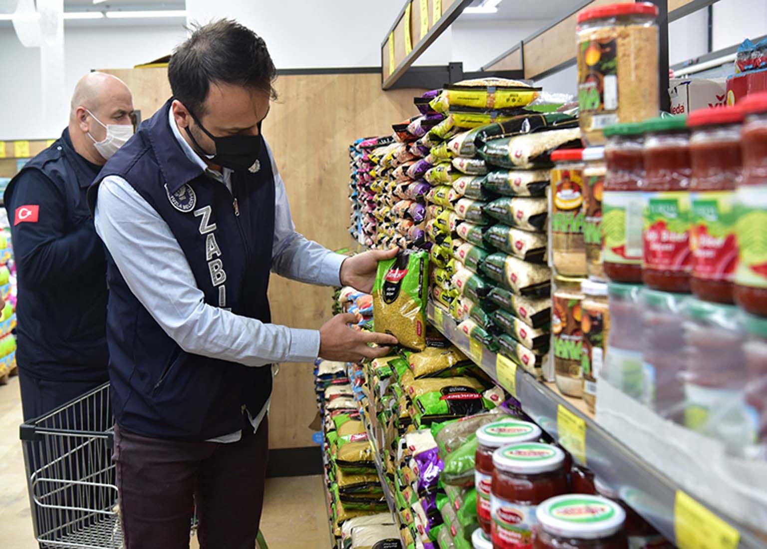 Tuzla Belediyesi Zabıta Ekipleri affetmedi! Fahiş fiyatlı marketlere idari işlem uygulandı