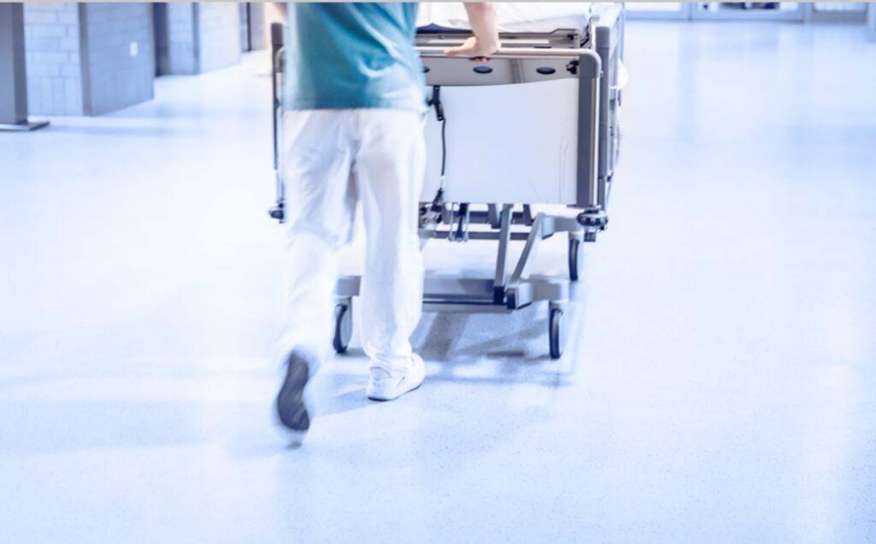 Hasta bakıcı yoğun bakımdaki koronavirüs hastasına cinsel saldırıda bulundu! Göğüs bölgesini temizleme bahanesiyle taciz etti! Yaptığı savunma şok etti!