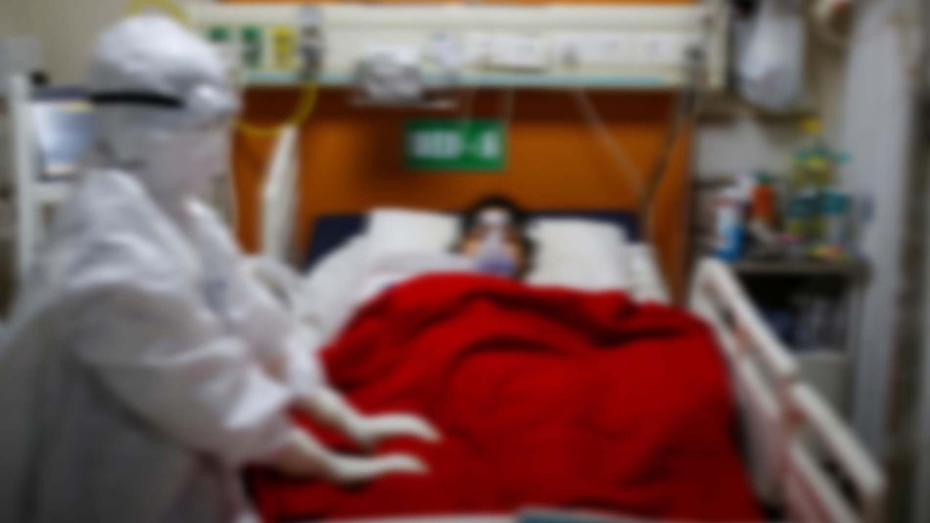 Hasta bakıcı yoğun bakımdaki koronavirüs hastasına cinsel saldırıda bulundu! Göğüs bölgesini temizleme bahanesiyle taciz etti! Yaptığı savunma şok etti!