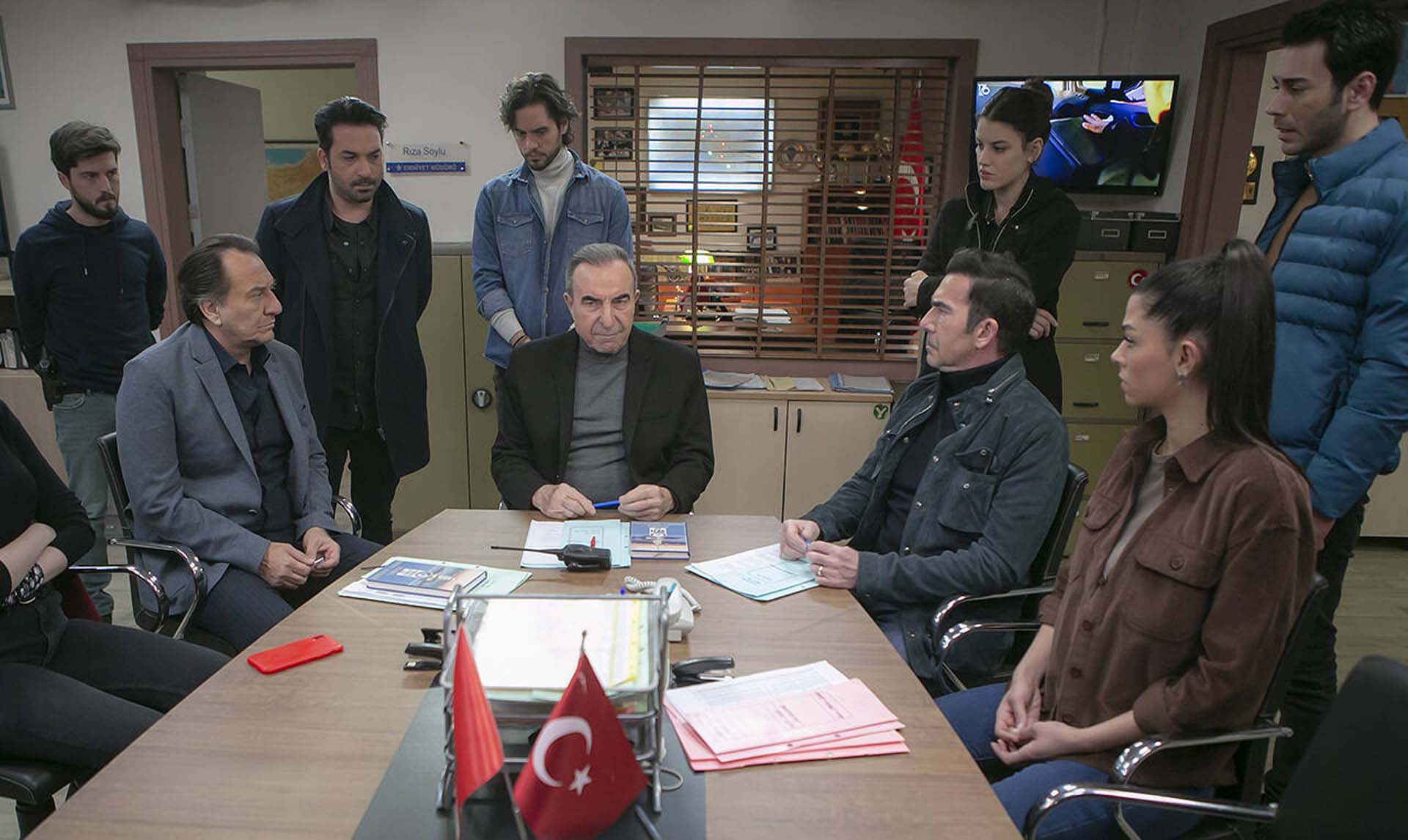 Arka Sokaklar bugün neden yok 31 Aralık 2021 Cuma ? Arka Sokaklar dizi bu hafta yok mu, var mı? Yeni bölüm ne zaman oynuyor?