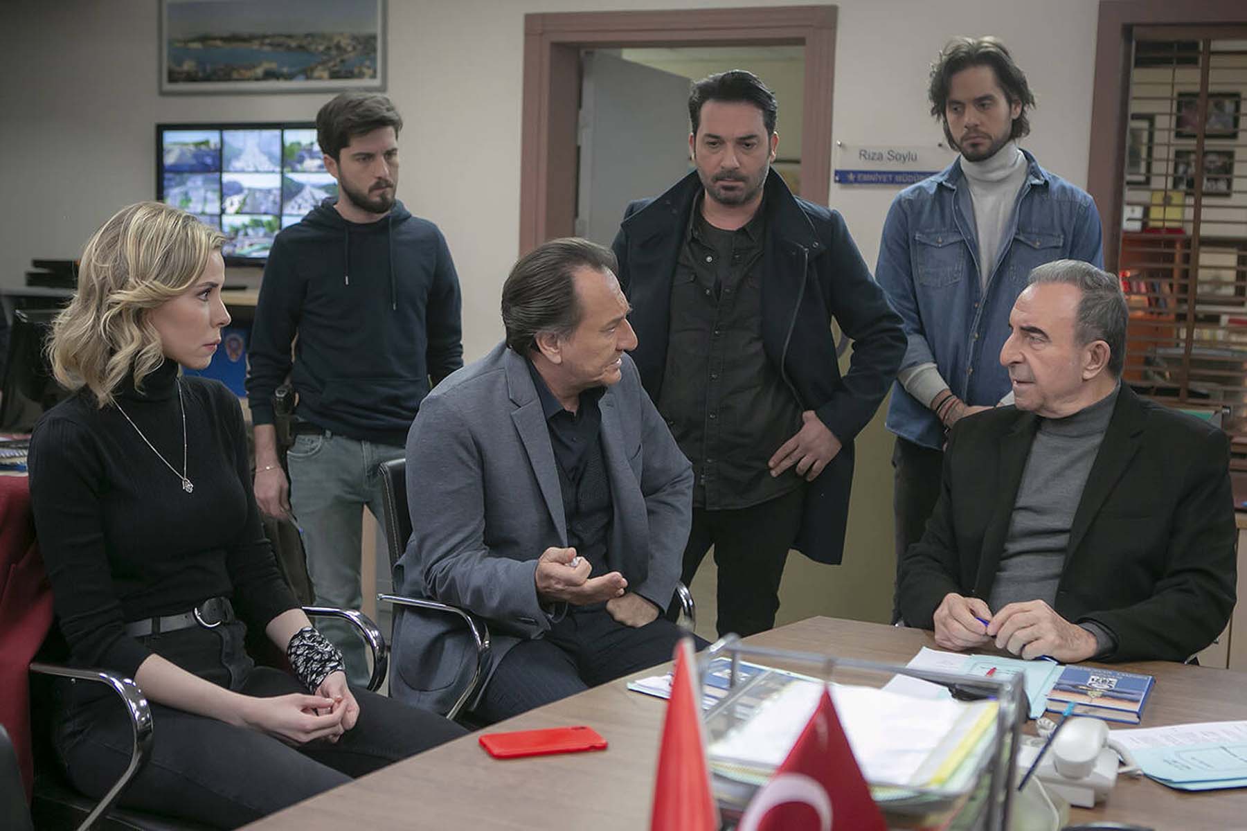 Arka Sokaklar bugün neden yok 31 Aralık 2021 Cuma ? Arka Sokaklar dizi bu hafta yok mu, var mı? Yeni bölüm ne zaman oynuyor?