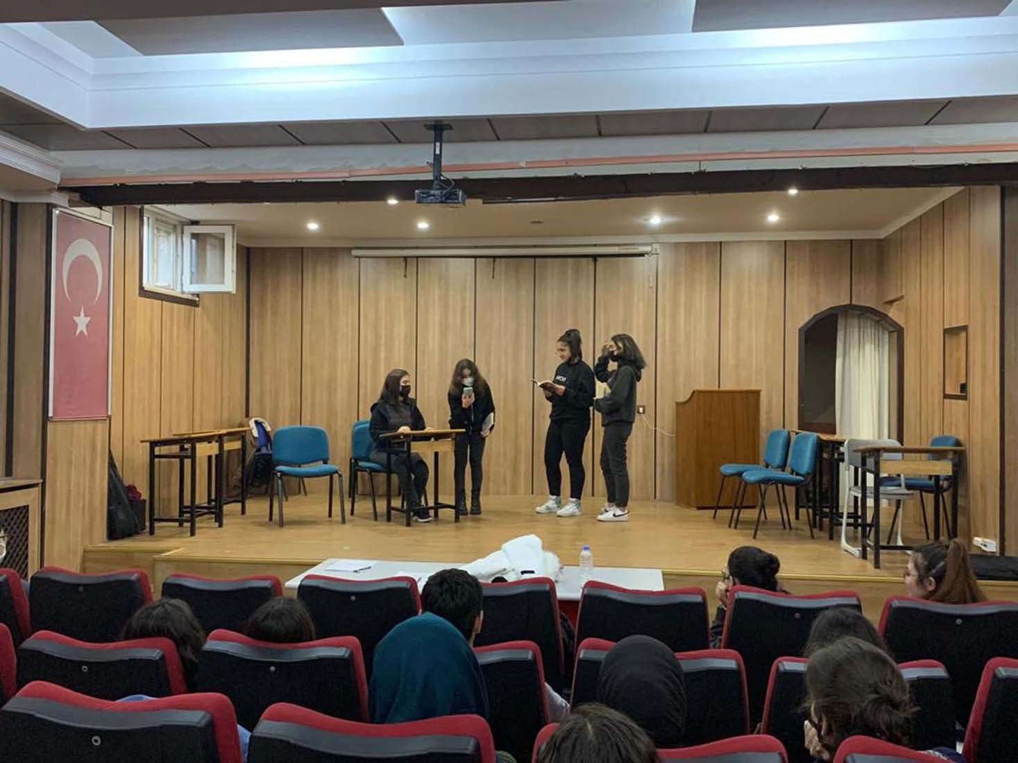 Pendik Belediyesinin başlattığı tiyatro okulunda eğitimler başladı! 2 yıllık eğitimin ardından tiyatro oyuncusu yetiştirilmesi hedefleniyor