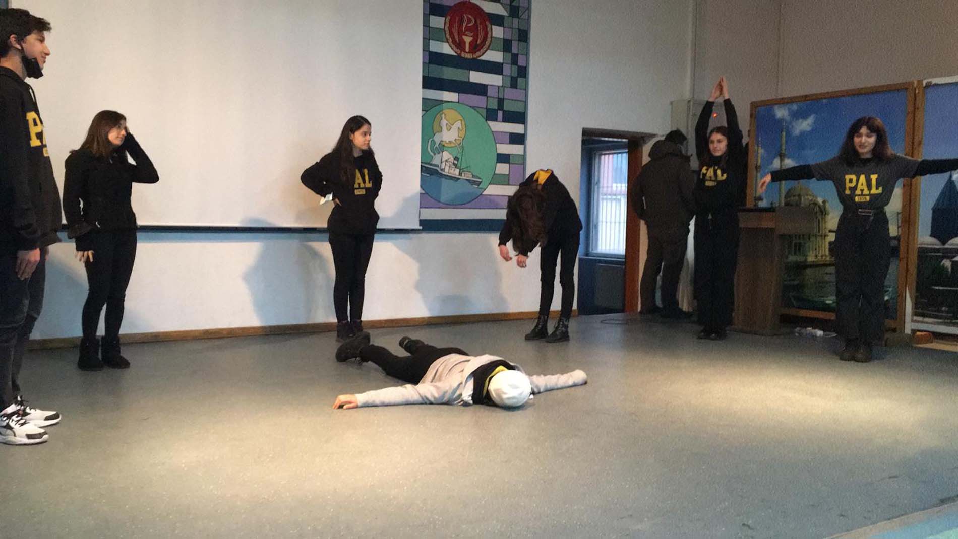 Pendik Belediyesinin başlattığı tiyatro okulunda eğitimler başladı! 2 yıllık eğitimin ardından tiyatro oyuncusu yetiştirilmesi hedefleniyor