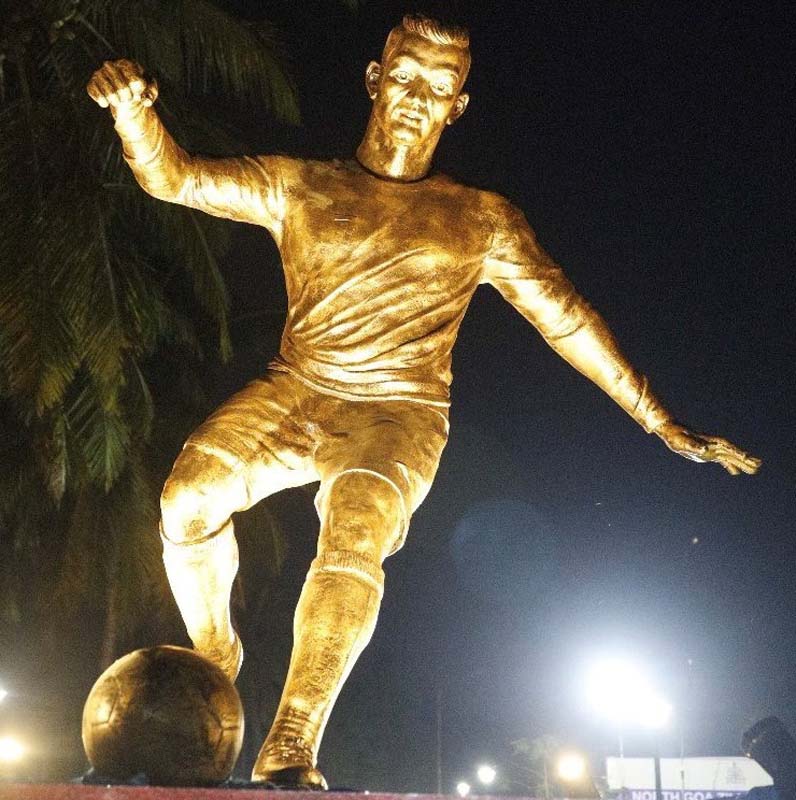 Cristiano Ronaldo bu kez de heykeliyle adından söz ettirdi! Hindistan halkı ikiye bölündü!