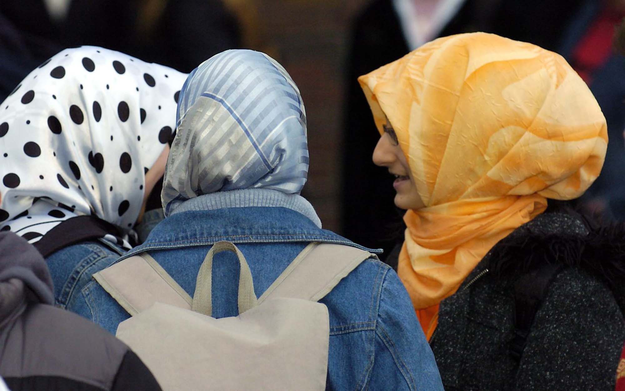 Özbekistan’da üniversite öğrencilerine başörtüsü ve uzun etek yasaklandı iddialarına yanıt geldi!