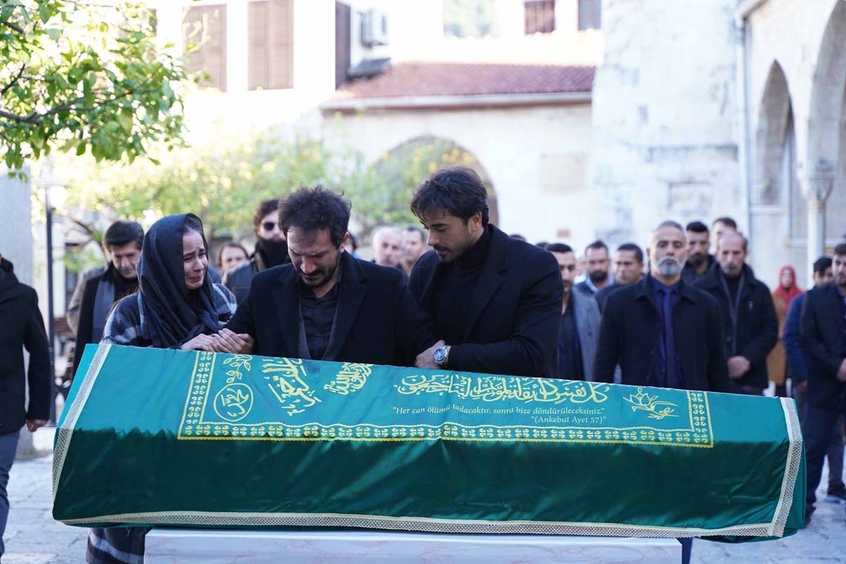 Kalp Yarası bu hafta var mı, yok mu? Kalp Yarası bugün neden yok 3 Ocak 2022 Pazartesi? Hangi gün oynuyor? Ne zaman çıkıyor?