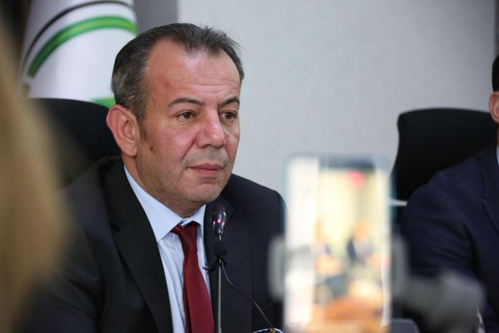 Yabancı uyrukluları hedef alan Tanju Özcan'ın ırkçı kararlarına mahkeme dur dedi