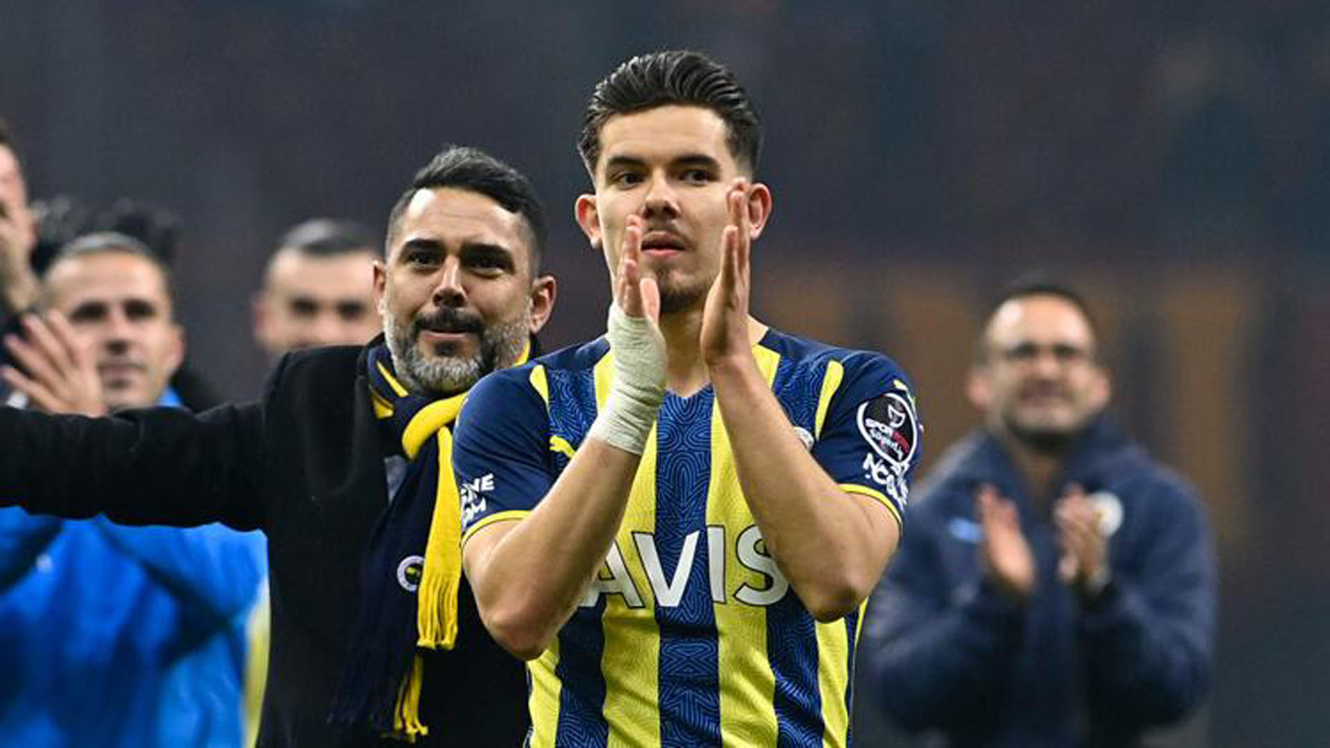 Milli takımı seçen Ferdi Kadıoğlu, Fenerbahçe'de kalmaya karar verdi! 5 yıllık imzalayacak!
