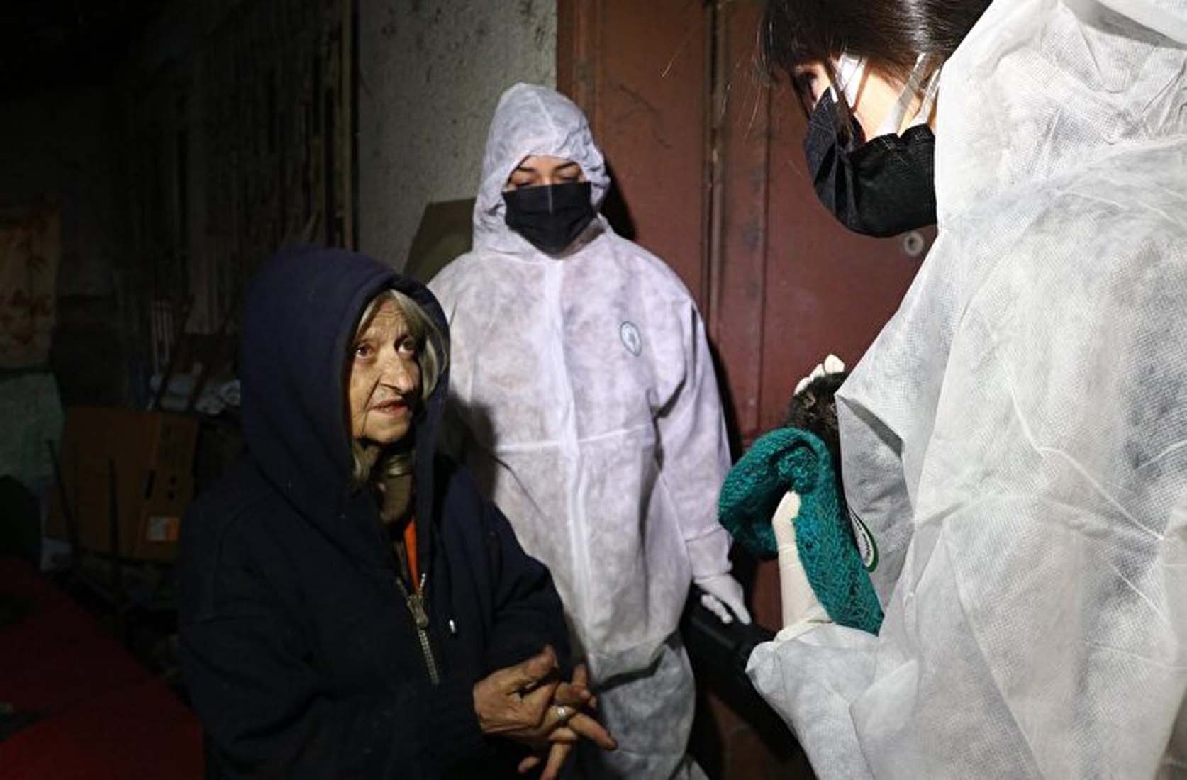 Ankara'da akıl almaz olay! Bahçesindeki saksıların içerisine köpek cesetleri doldurmuş!